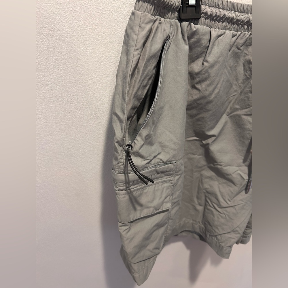 KITH Men’s Nylon Cargo Shorts Gray XL NWOT - Picture 2 of 9